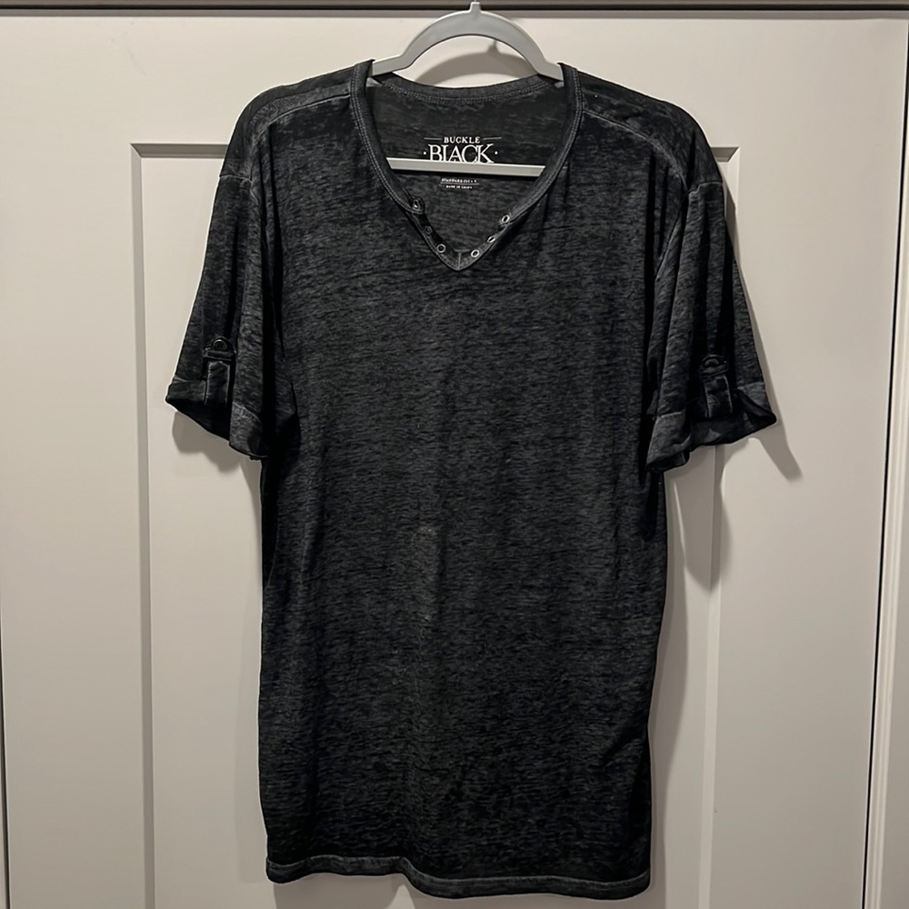 Buckle - XL Black V-Neck T - never worn